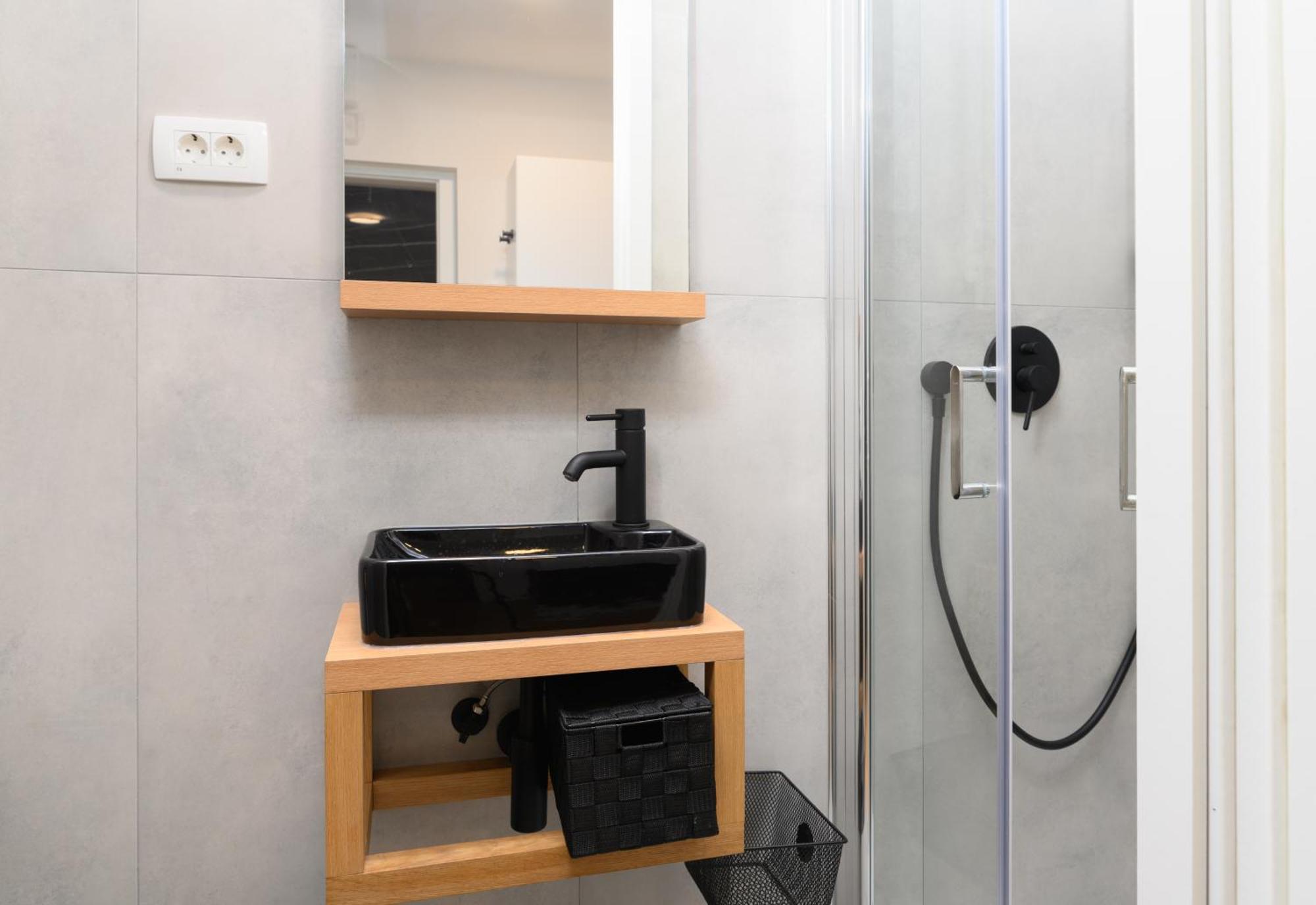 Lilija Apartments Trzin Экстерьер фото