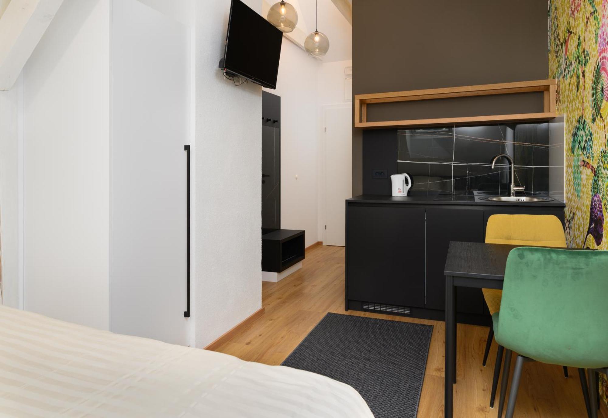 Lilija Apartments Trzin Экстерьер фото