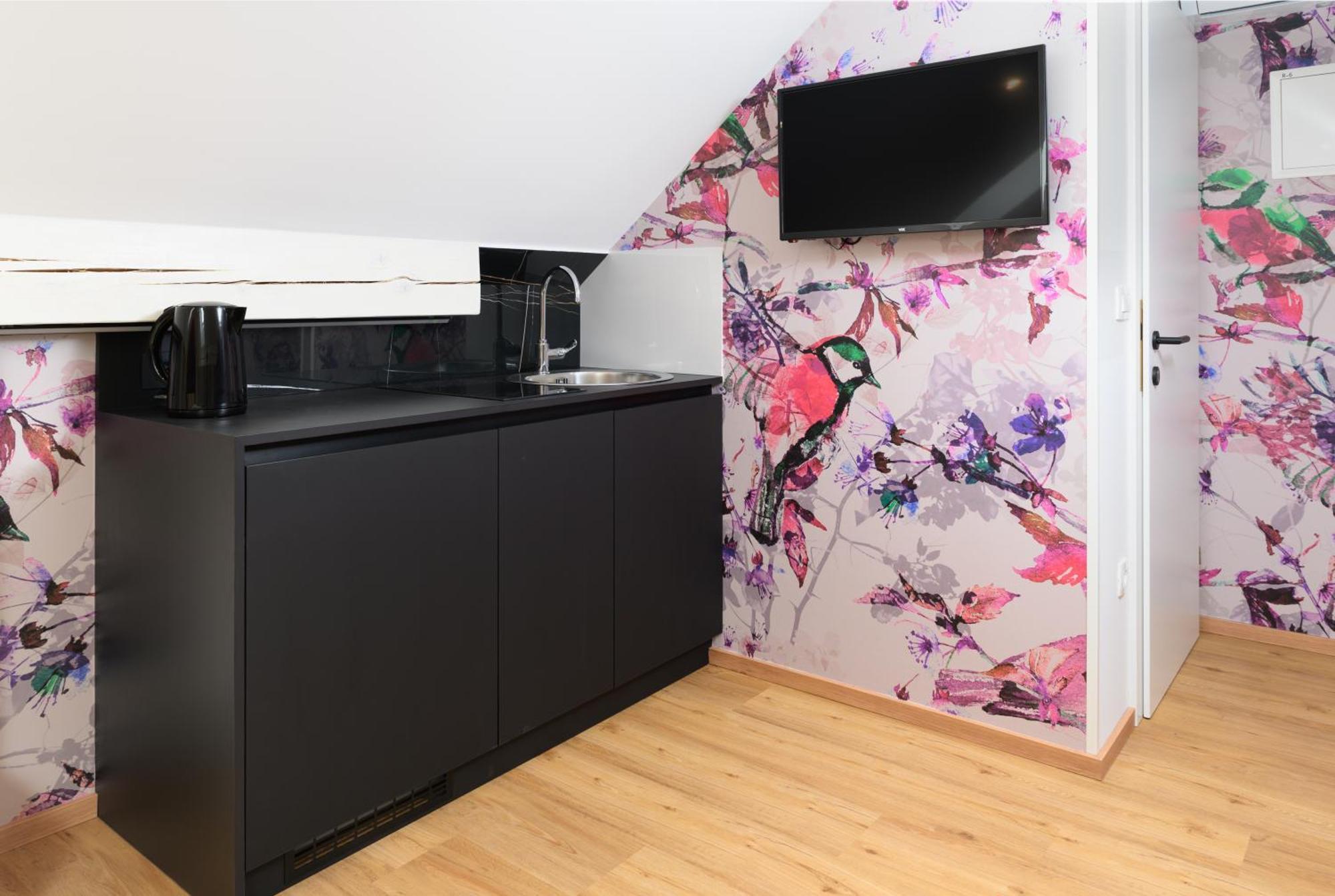 Lilija Apartments Trzin Экстерьер фото